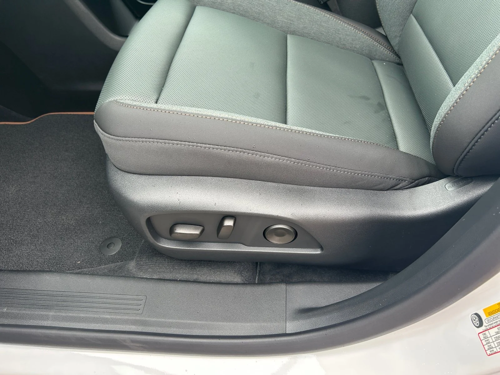 New 2027 Summit White GMC AWD AT4 image 15