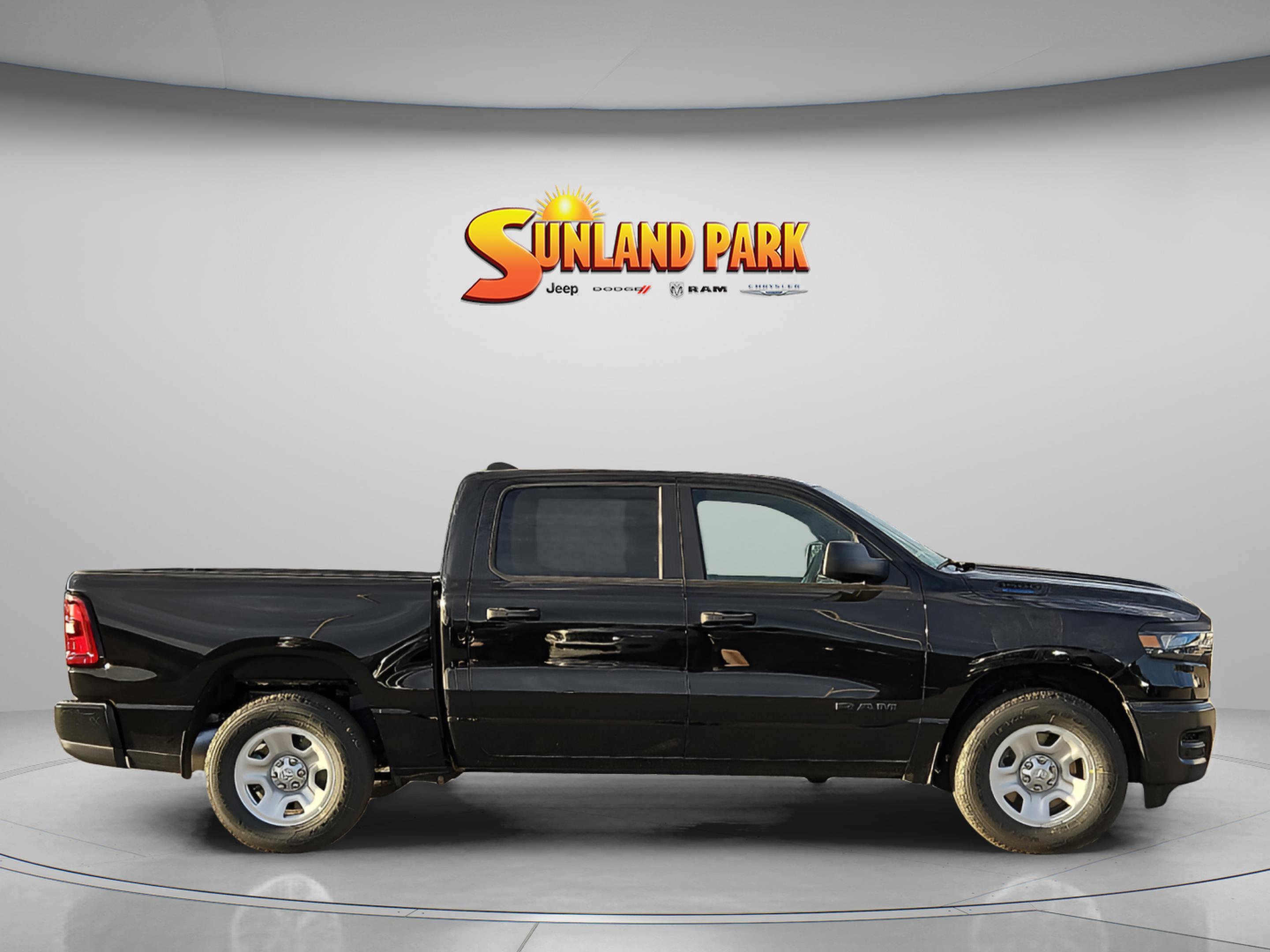 New 2026 Diamond Black Crystal Pearl-Coat Exterior Paint RAM Tradesman image 6
