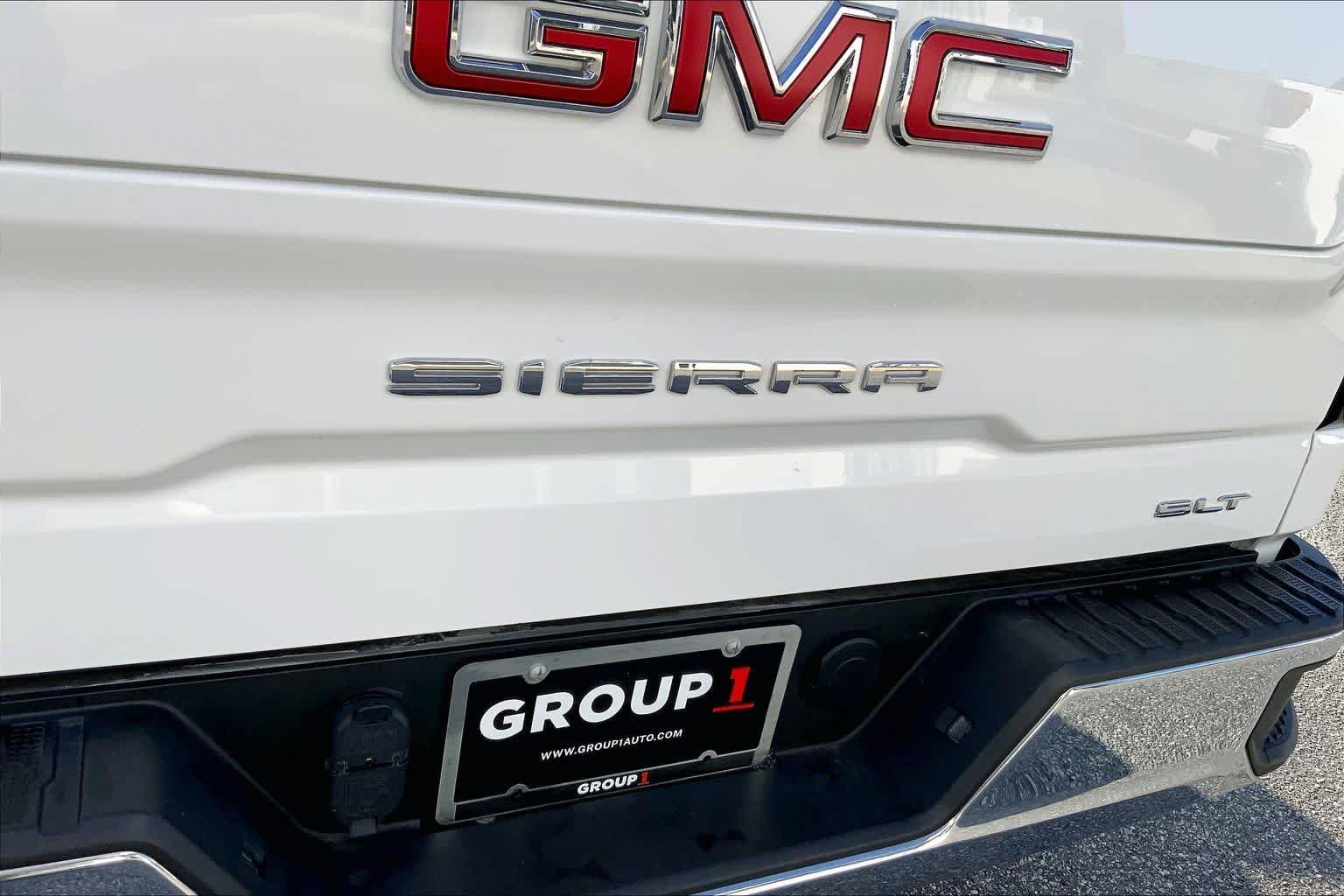 Used 2025 Summit White GMC SLT image 30