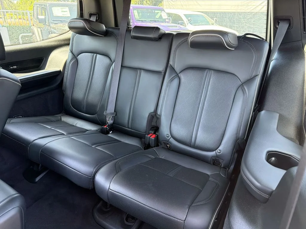Used 2022 Black Jeep Series II image 26