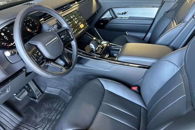 New 2026 Santorini Black Land Rover Dynamic SE image 9