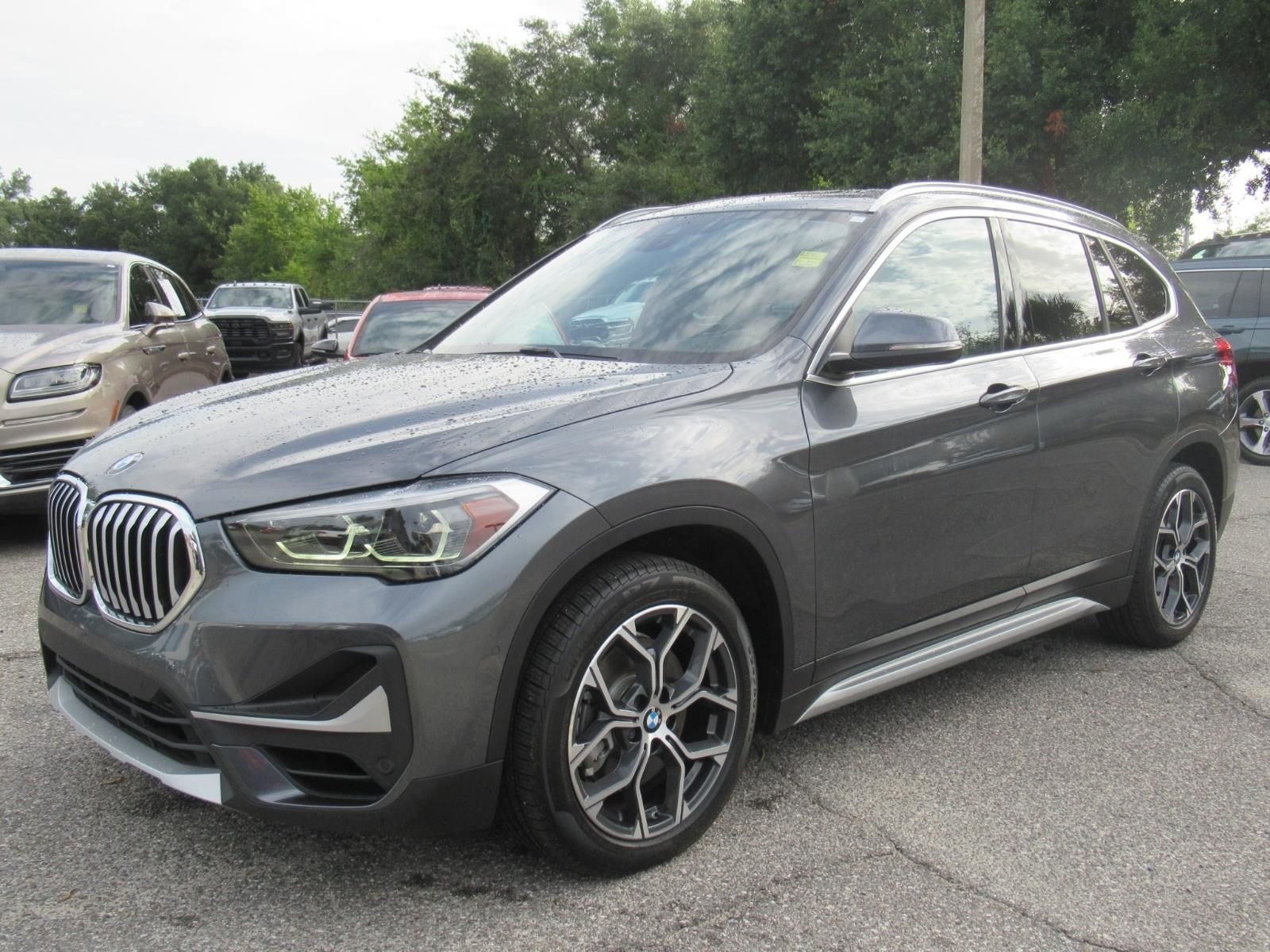 Used 2022 Gray BMW sDrive28i image 3