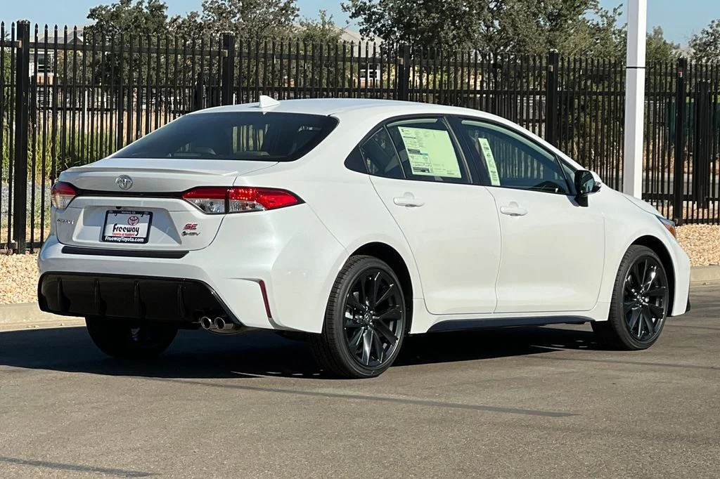 New 2026 Wind Chill Pearl Toyota Hybrid SE image 4