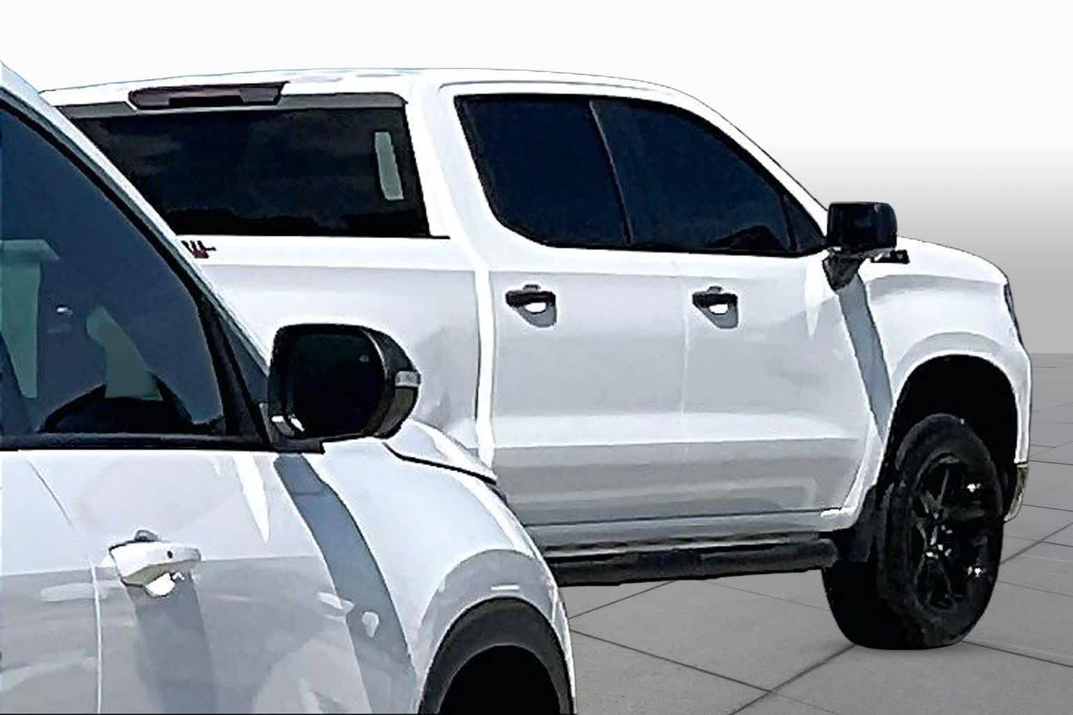 Used 2025 Summit White Chevrolet LT image 13