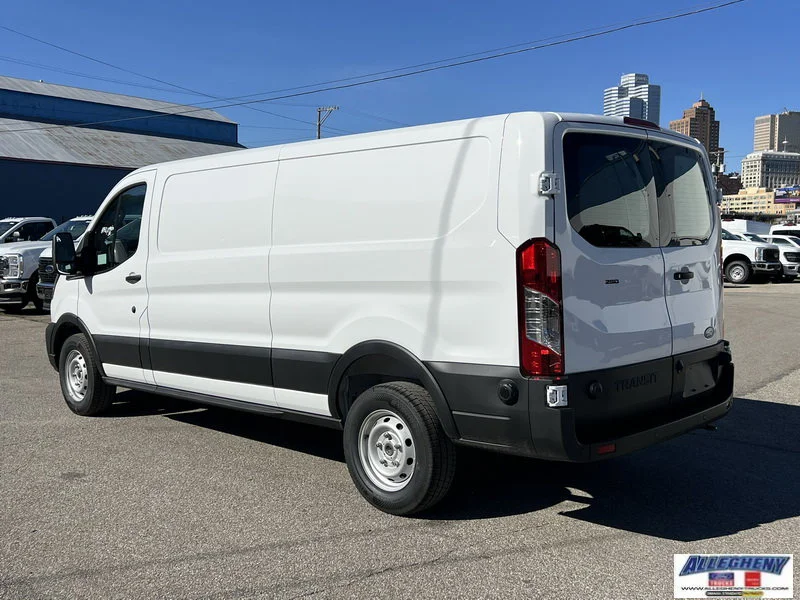 New 2027 Oxford White Ford T250 image 8