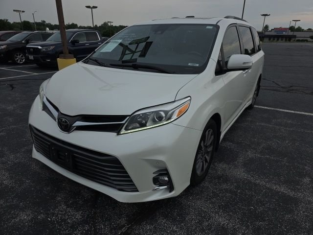 2020 Toyota Sienna Limited V6 7-Passenger FWD's photo