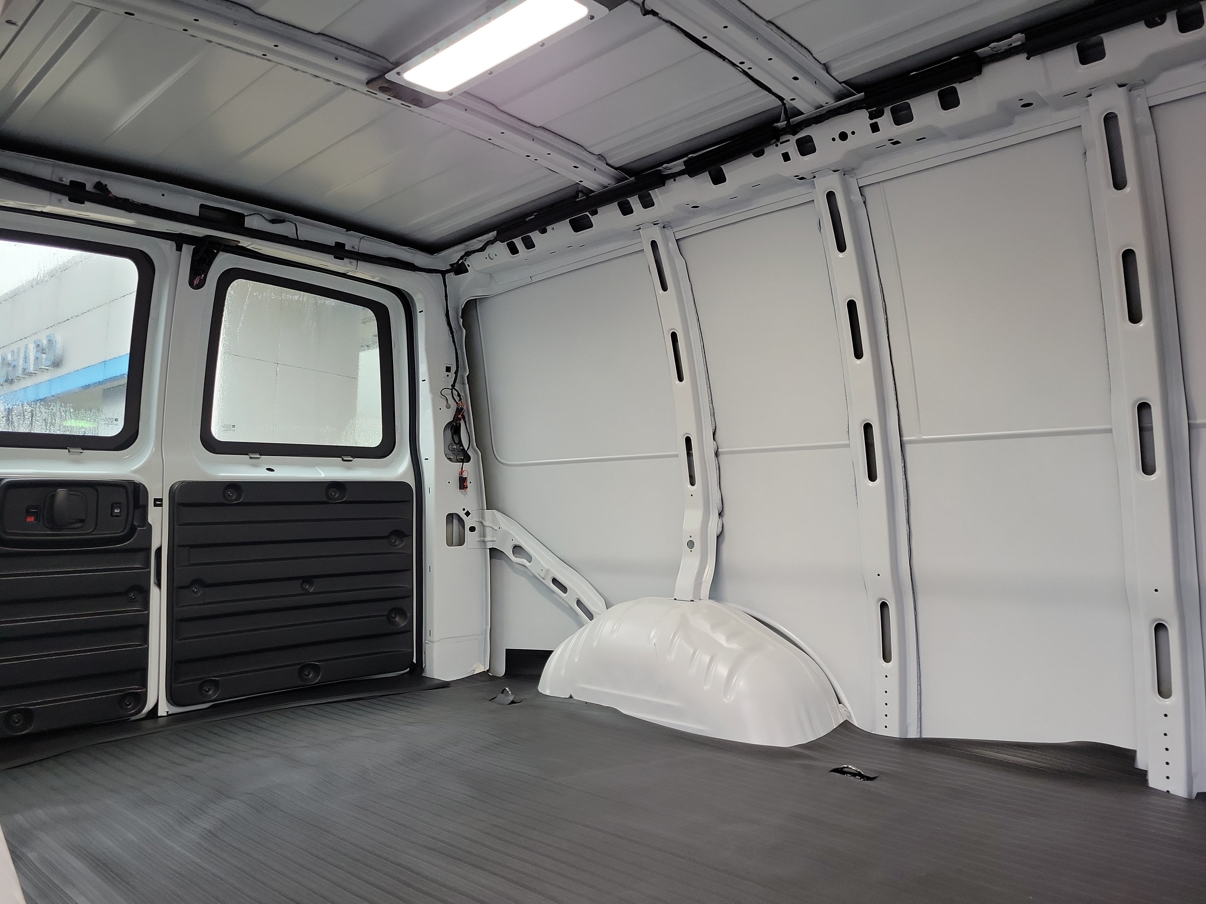 2025 Chevrolet Express Cargo Work Van - Photo 11
