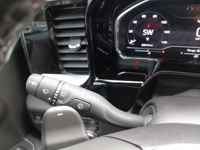 Used 2024 Summit White GMC Elevation image 29