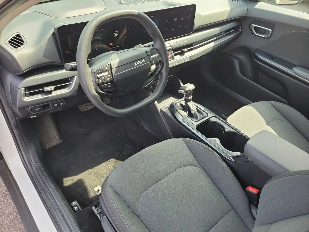 2025 Kia K4 LXS - Photo 18