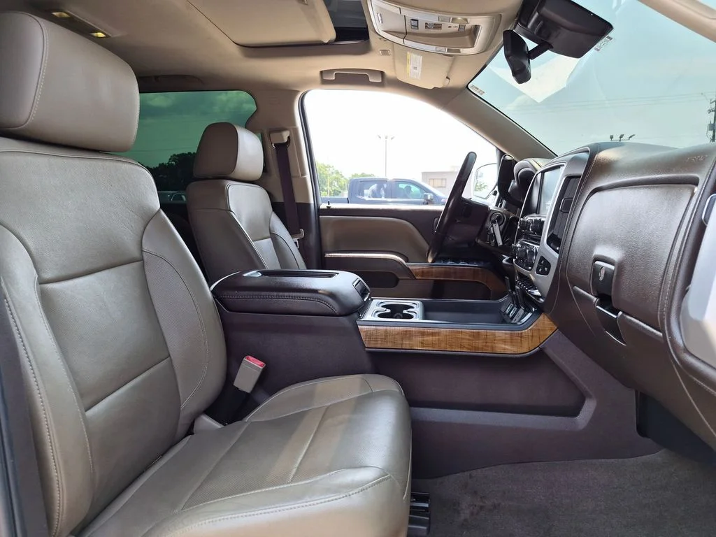 Used 2017 White GMC SLT image 24