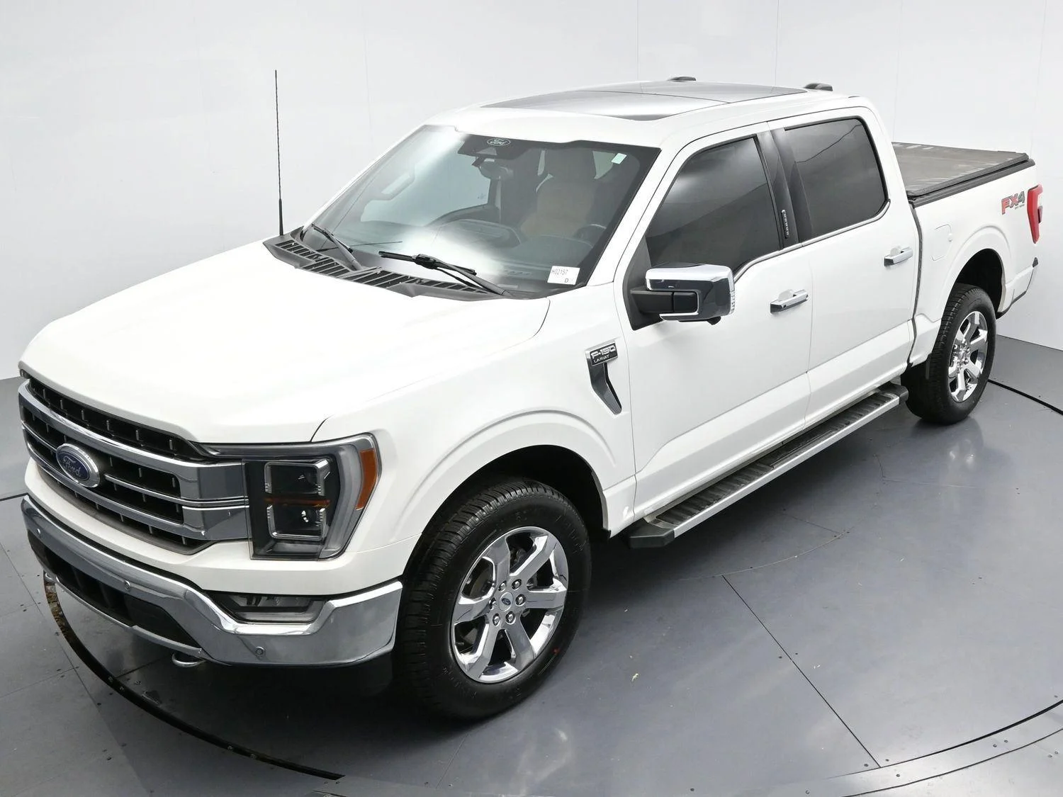 Used 2022 Star White Metallic Tri-Coat Ford LARIAT image 43