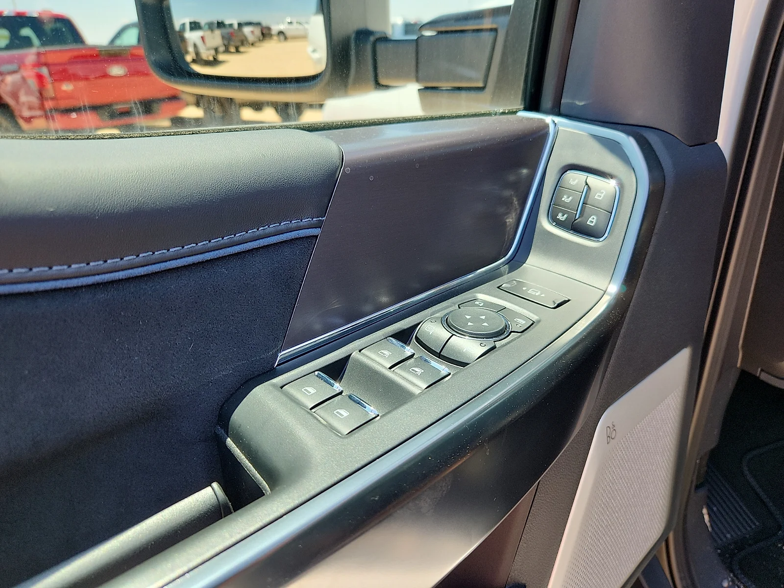 New 2026 Star White Metallic Tri-Coat Ford F-350® Platinum® image 15