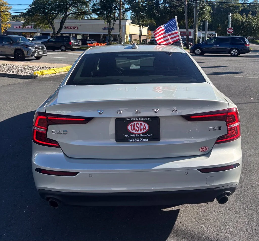 Used 2019 Beige Volvo T6 Momentum image 5