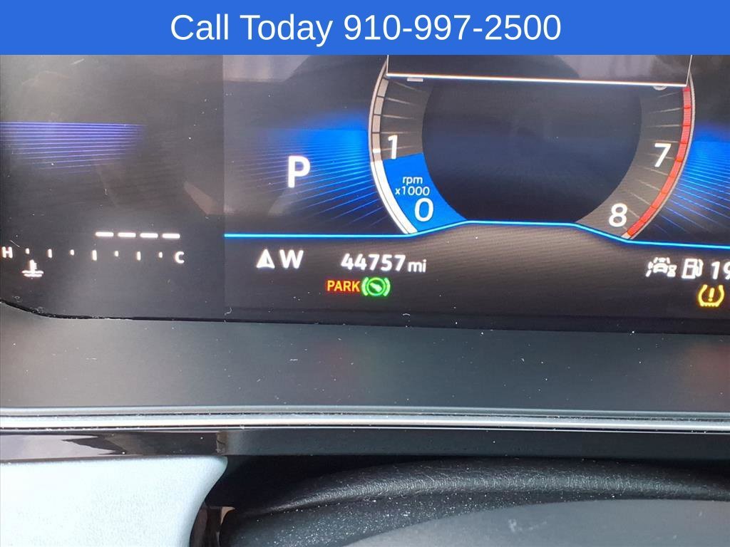 Used 2025 Silver Volkswagen SE image 27