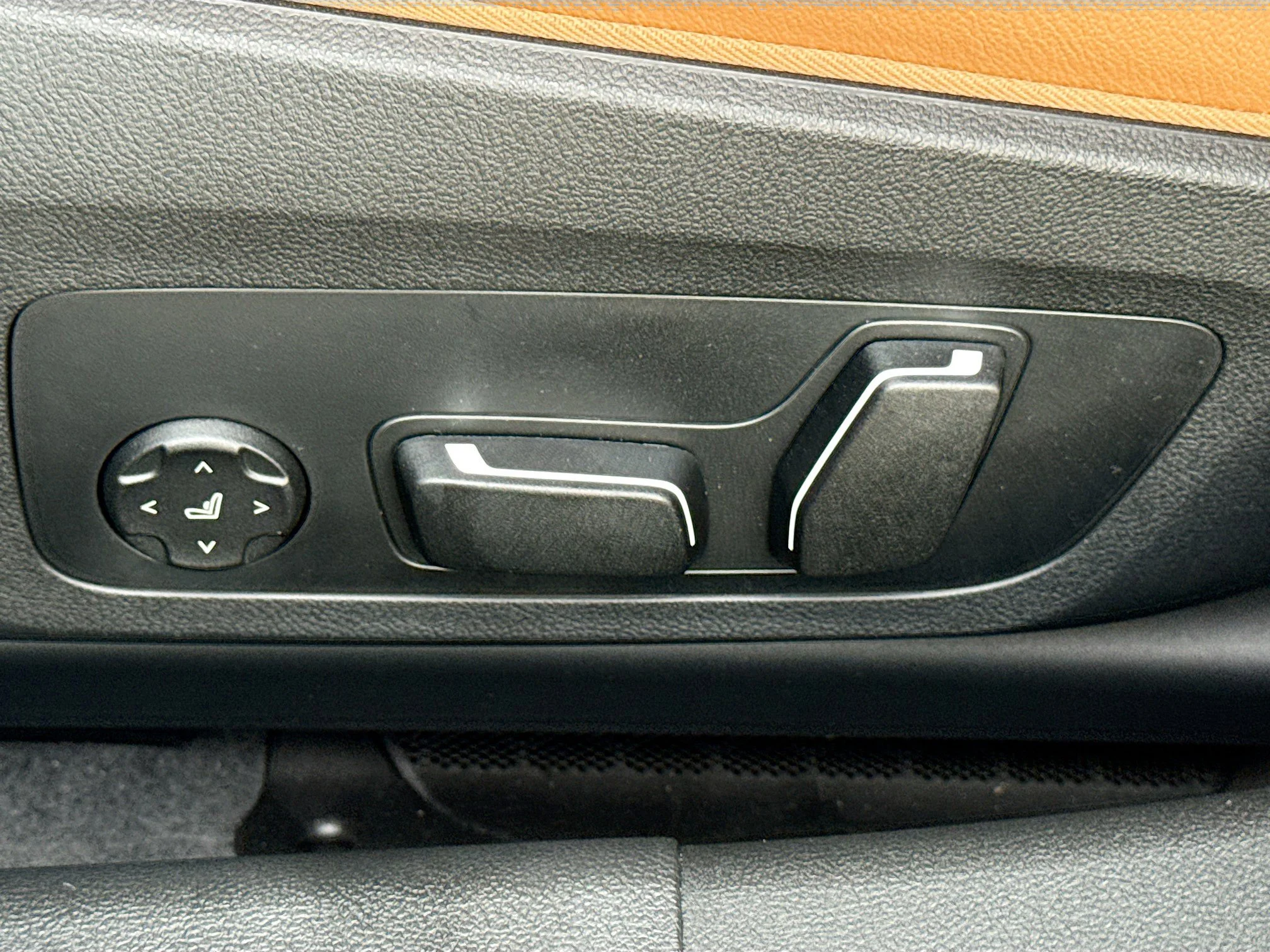 New 2026 Black Sapphire Metallic BMW 330i image 25