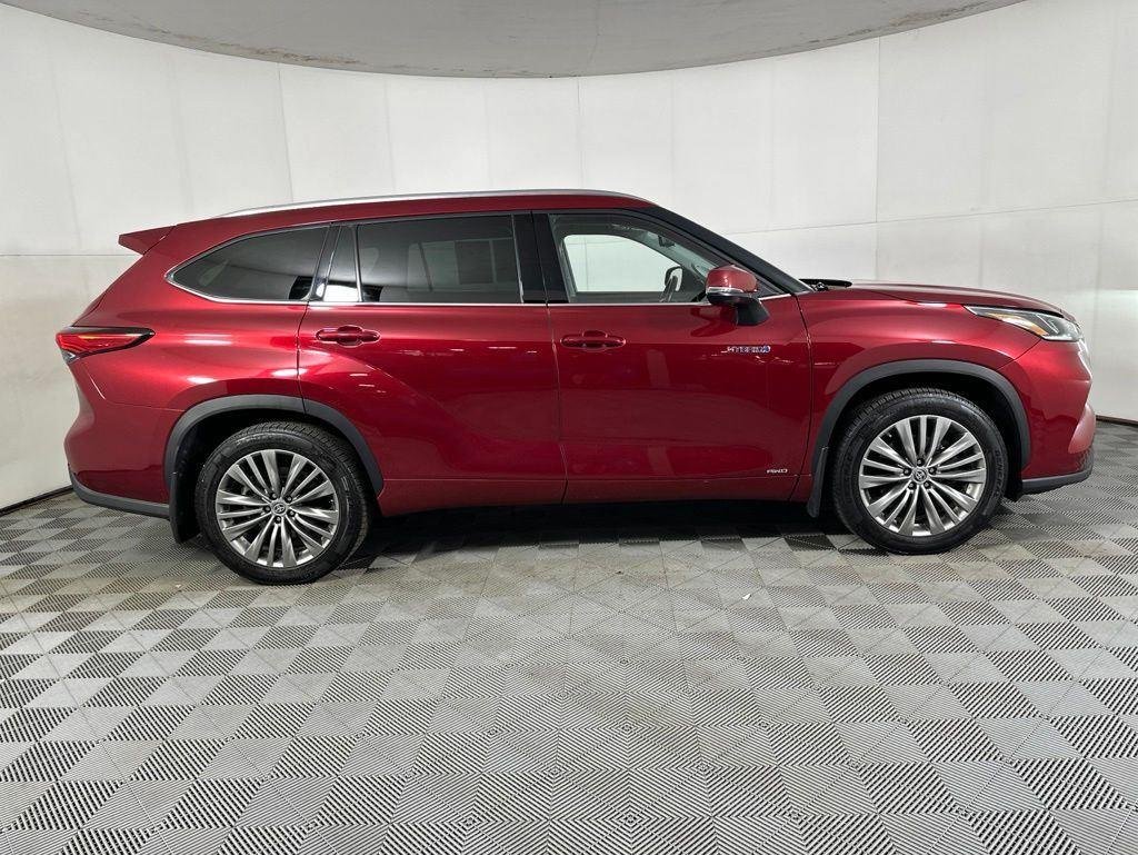 Used 2021 Pearl Toyota Platinum image 22