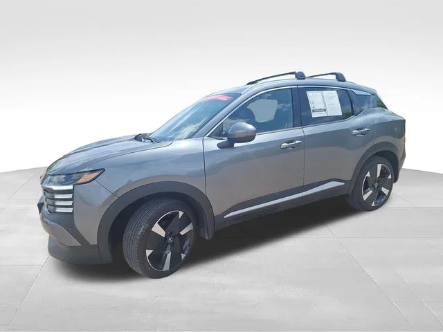Certified Used 2025 Gray Nissan SR image 4