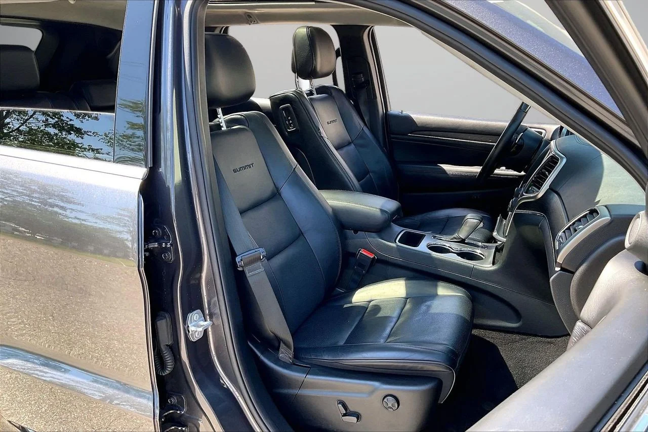 Certified Used 2017 Gray Jeep Summit image 25