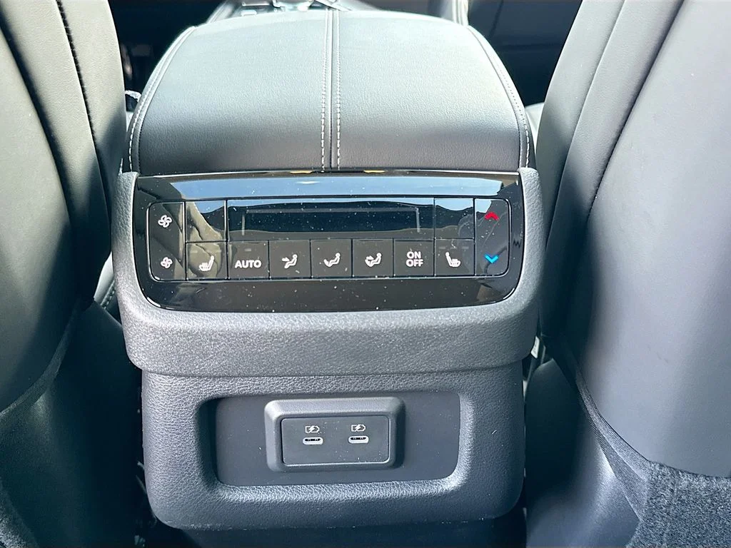 Certified Used 2026 Silver INFINITI LUXE image 28