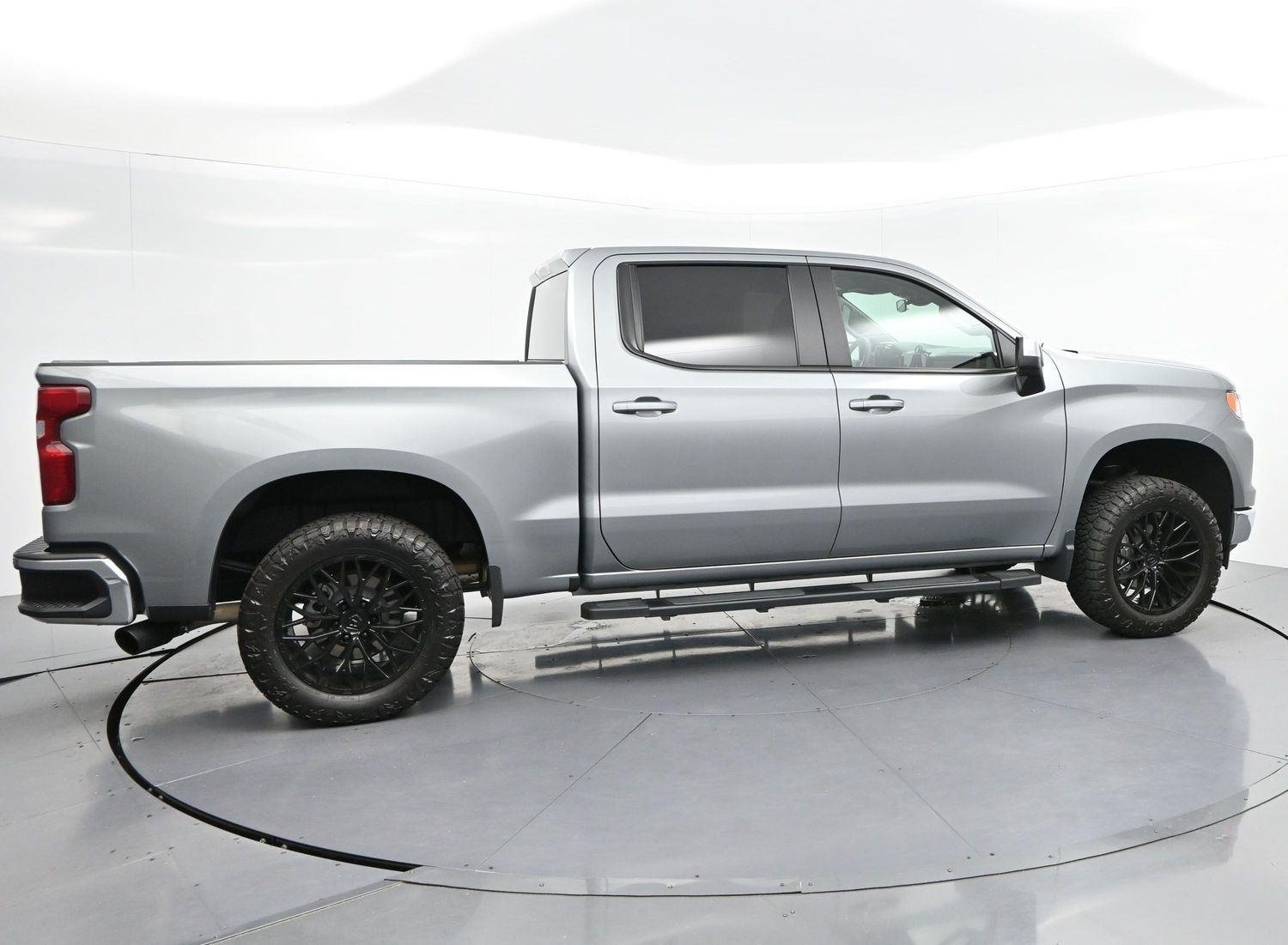 Used 2025 Sterling Gray Metallic Chevrolet LT image 8