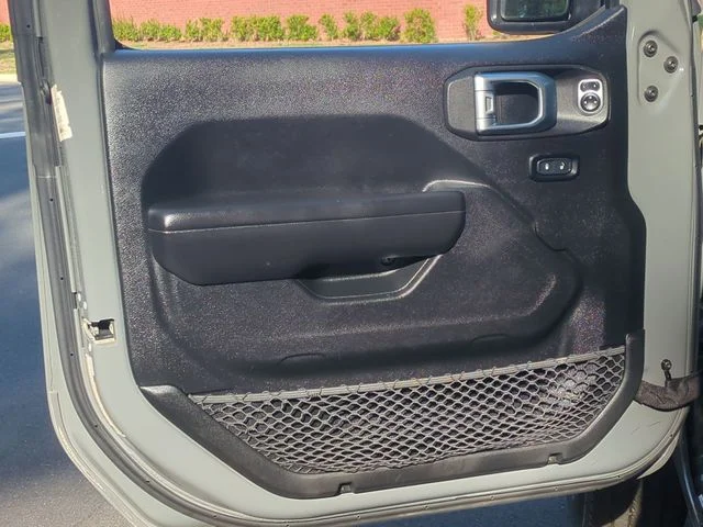 Used 2020 Gray Jeep Sport S image 30