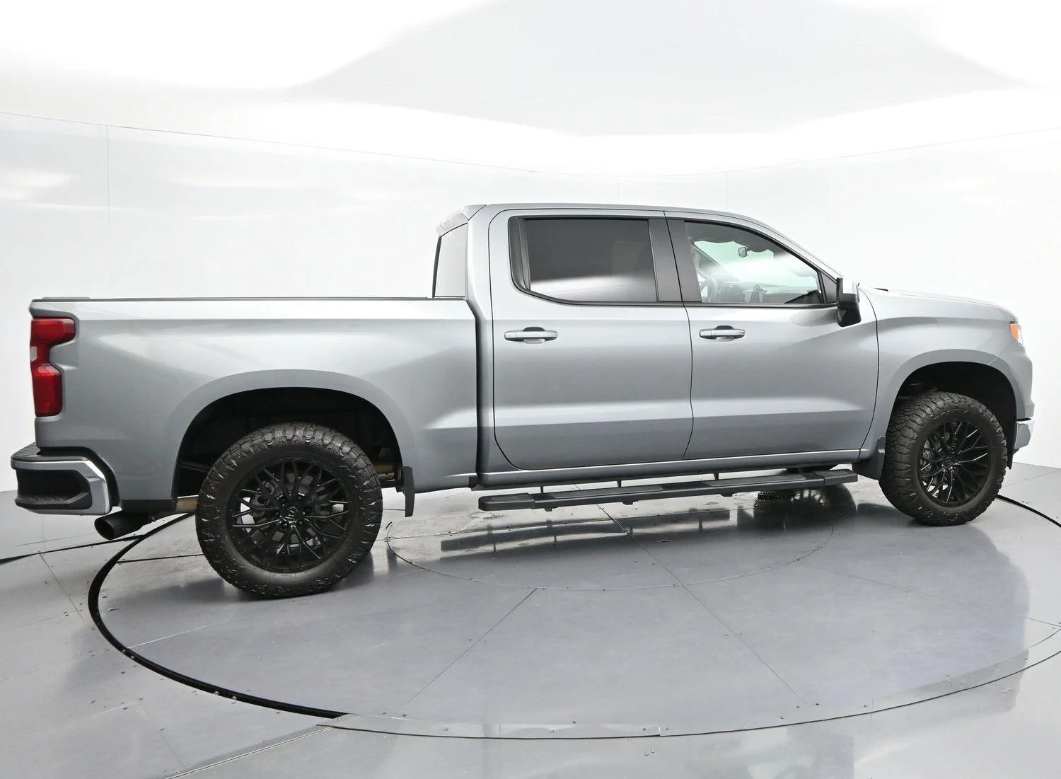Used 2025 Sterling Gray Metallic Chevrolet LT image 8