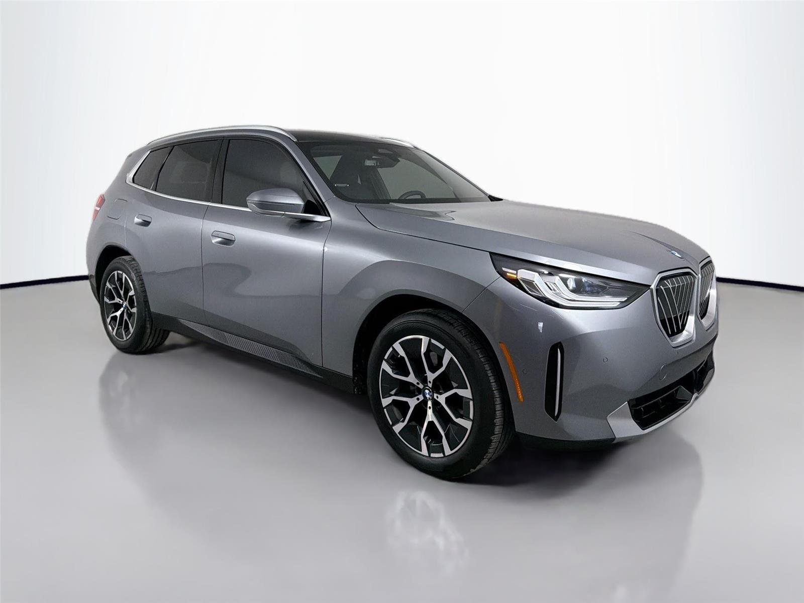 Used 2026 Skyscraper Grey Metallic BMW 30 xDrive image 3