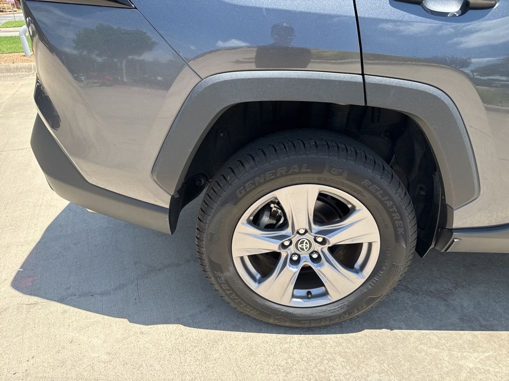 2024 Toyota RAV4 LE - Photo 6