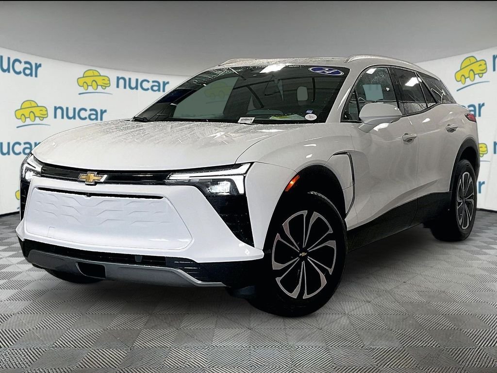 Used 2024 White Chevrolet LT image 3