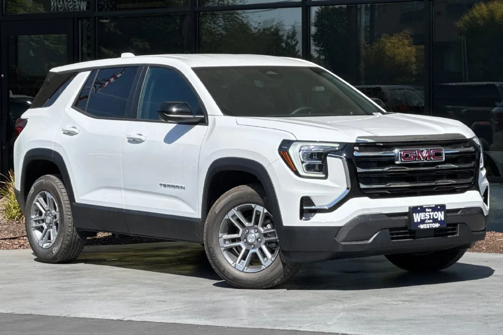 New 2026 Summit White GMC Elevation image 2