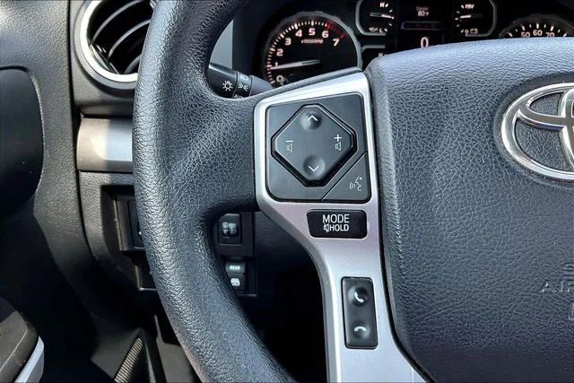 Used 2018 White Toyota SR5 image 12