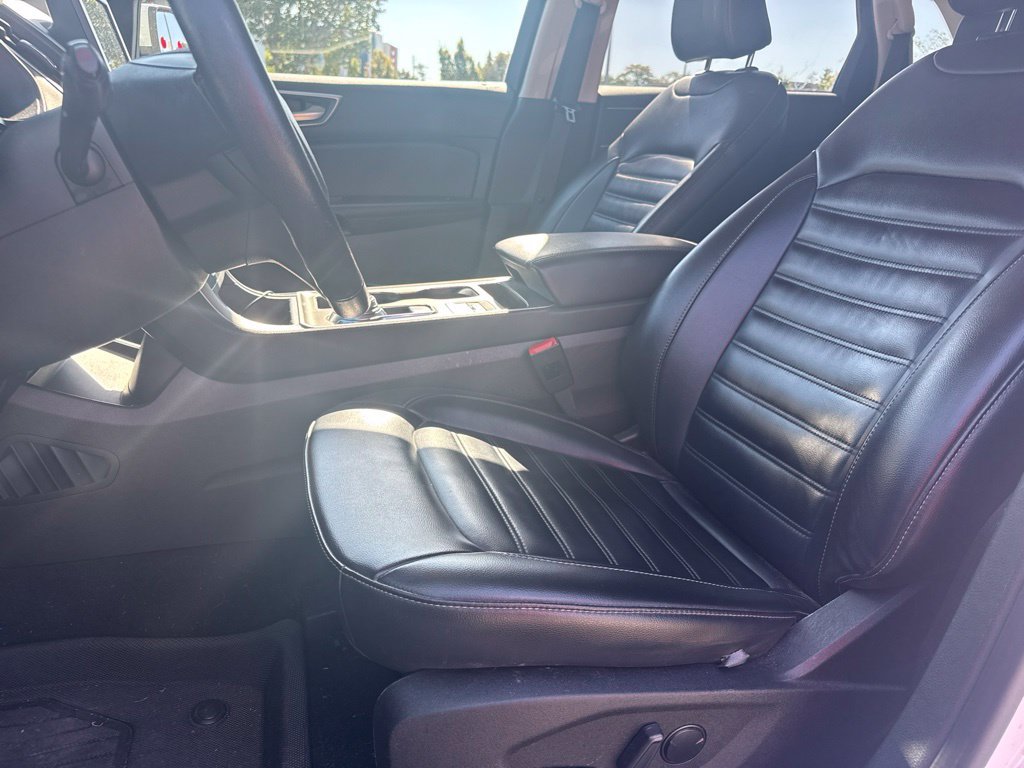 Used 2023 White Ford SEL image 9