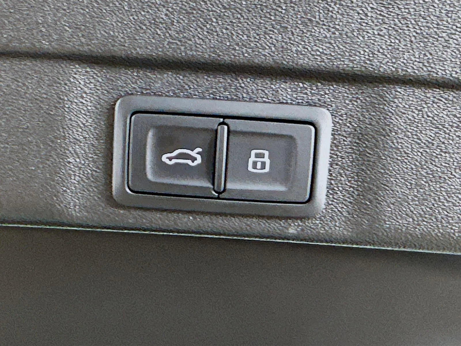 Used 2025 White Audi  image 39