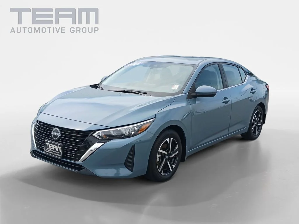 Used 2025 Gray Nissan SV image 3