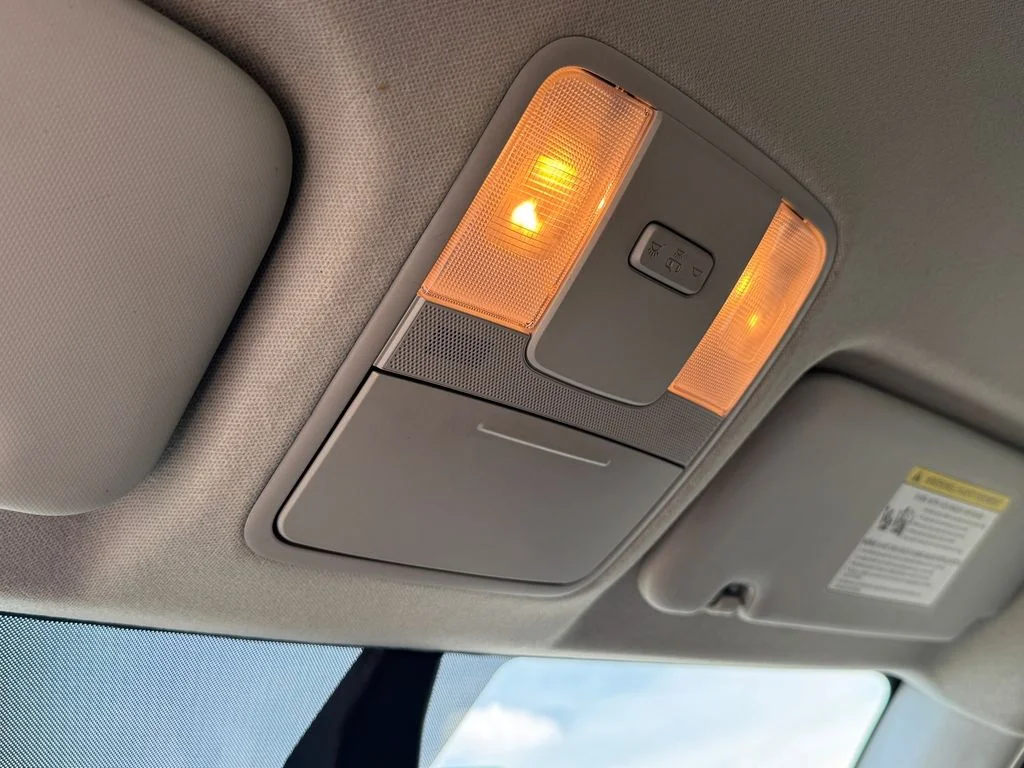 Used 2020 White Kia FE image 25