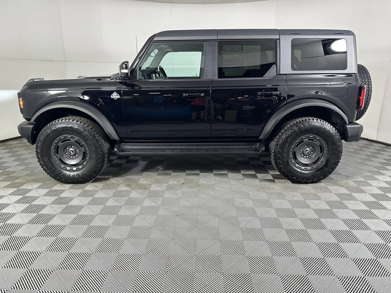 Used 2025 Shadow Black Ford Outer Banks image 20