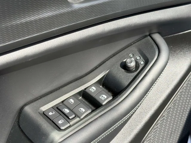 Used 2025 Silver Jeep Laredo image 19