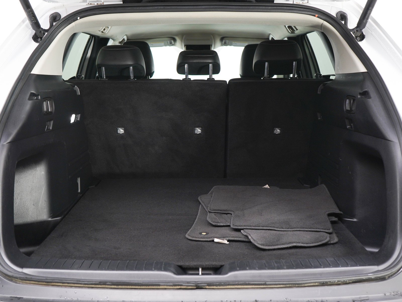 Used 2025 Wind Chill Pearl Mazda 2.5 S Preferred Package image 9