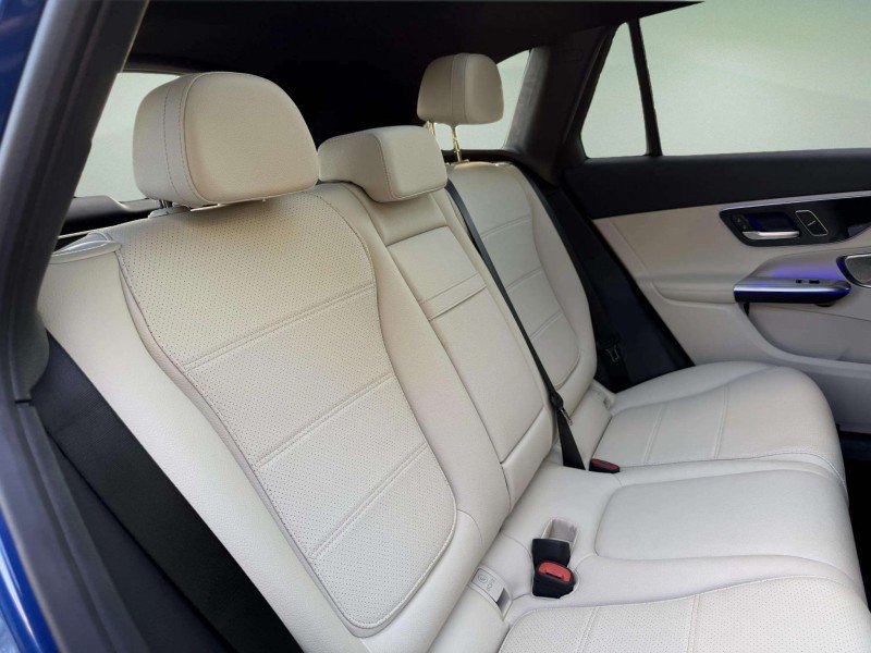 Used 2026 Starling Blue Metallic Mercedes-Benz GLC 300 image 25