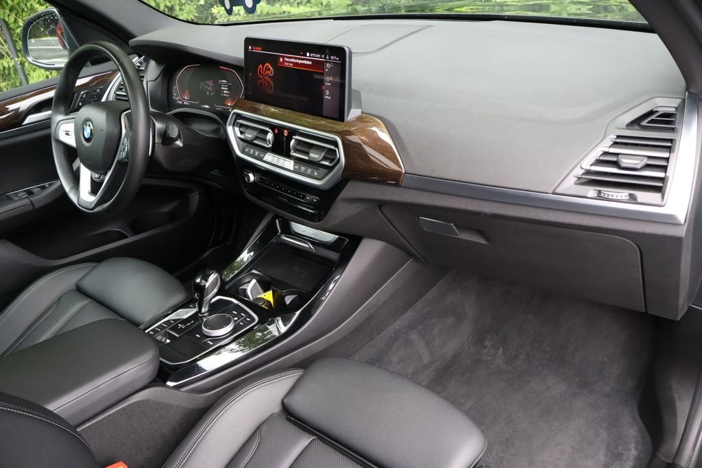 Used 2024  BMW xDrive30i image 43