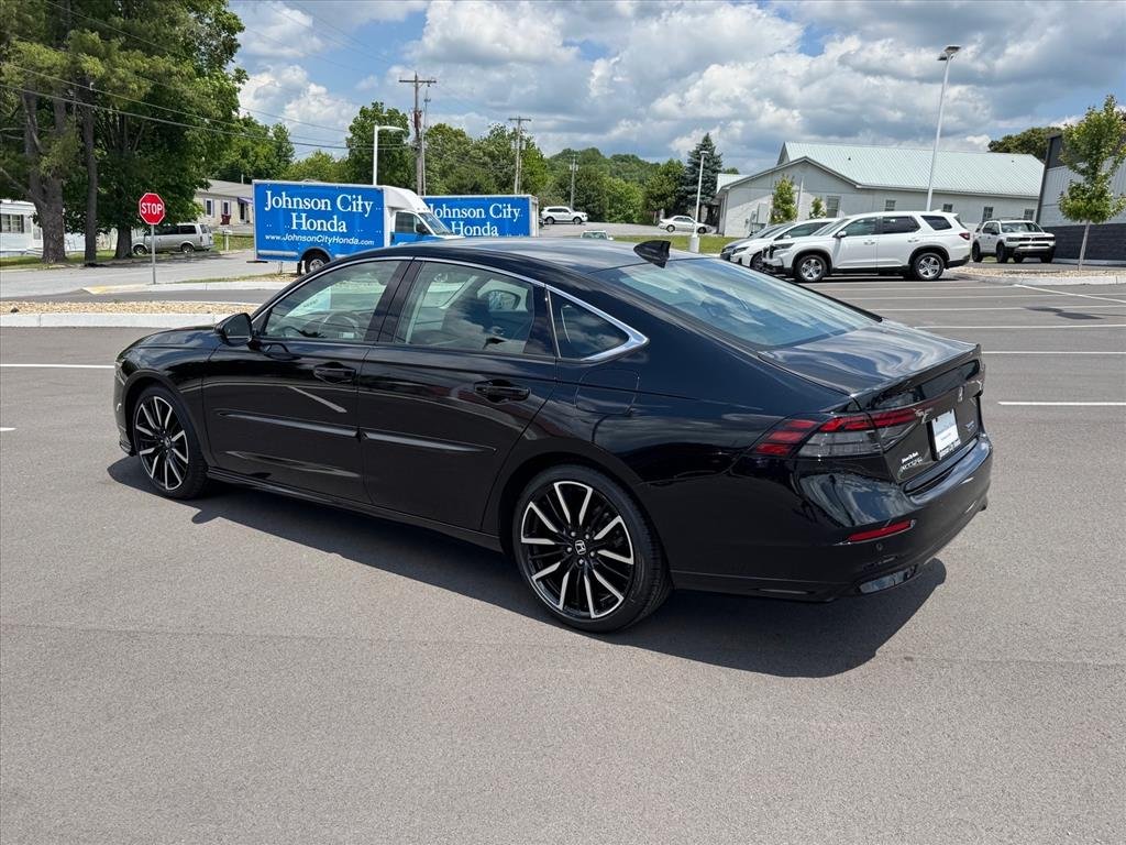 Used 2024 Crystal Black Pearl Honda Touring image 4