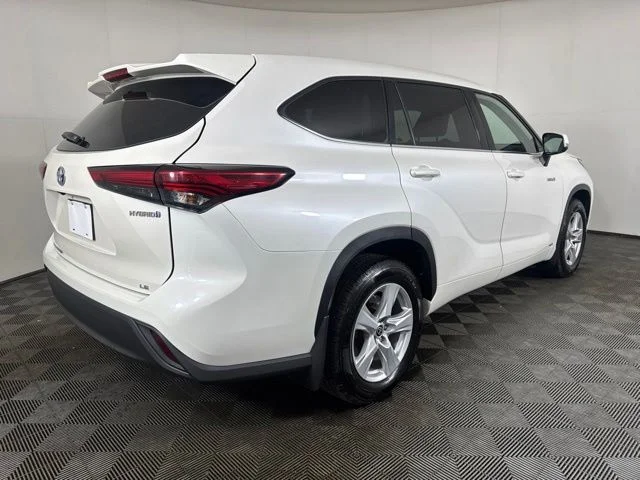 Used 2021 White Toyota LE image 3