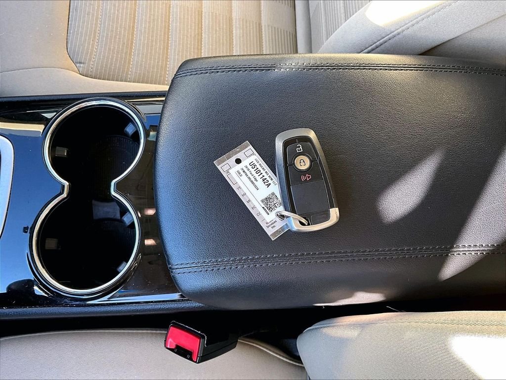 Used 2018 Gold Ford SEL image 8