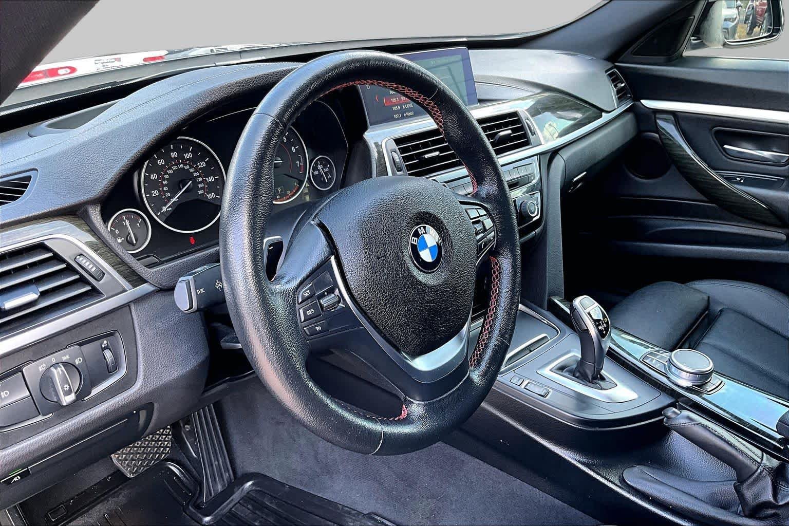 Used 2018 Black Sapphire Metallic BMW 330i xDrive image 17