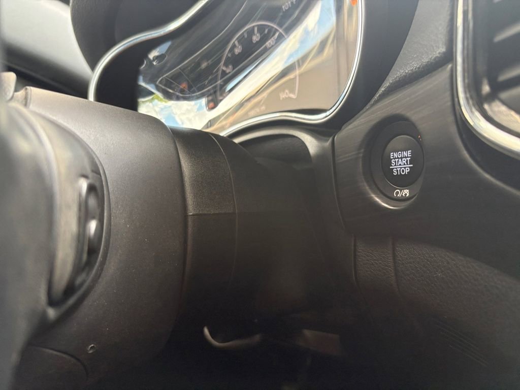 Used 2022 Sting-Gray Clearcoat Jeep Laredo X image 15