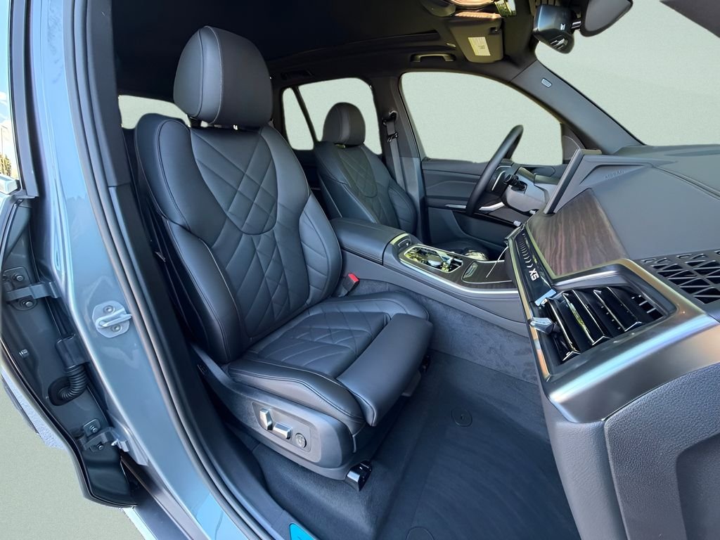 New 2026 Skyscraper Grey Metallic BMW xDrive40i image 25
