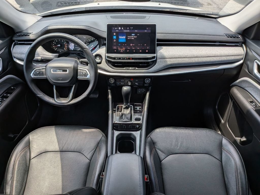 Used 2022 White Jeep Latitude Lux image 19