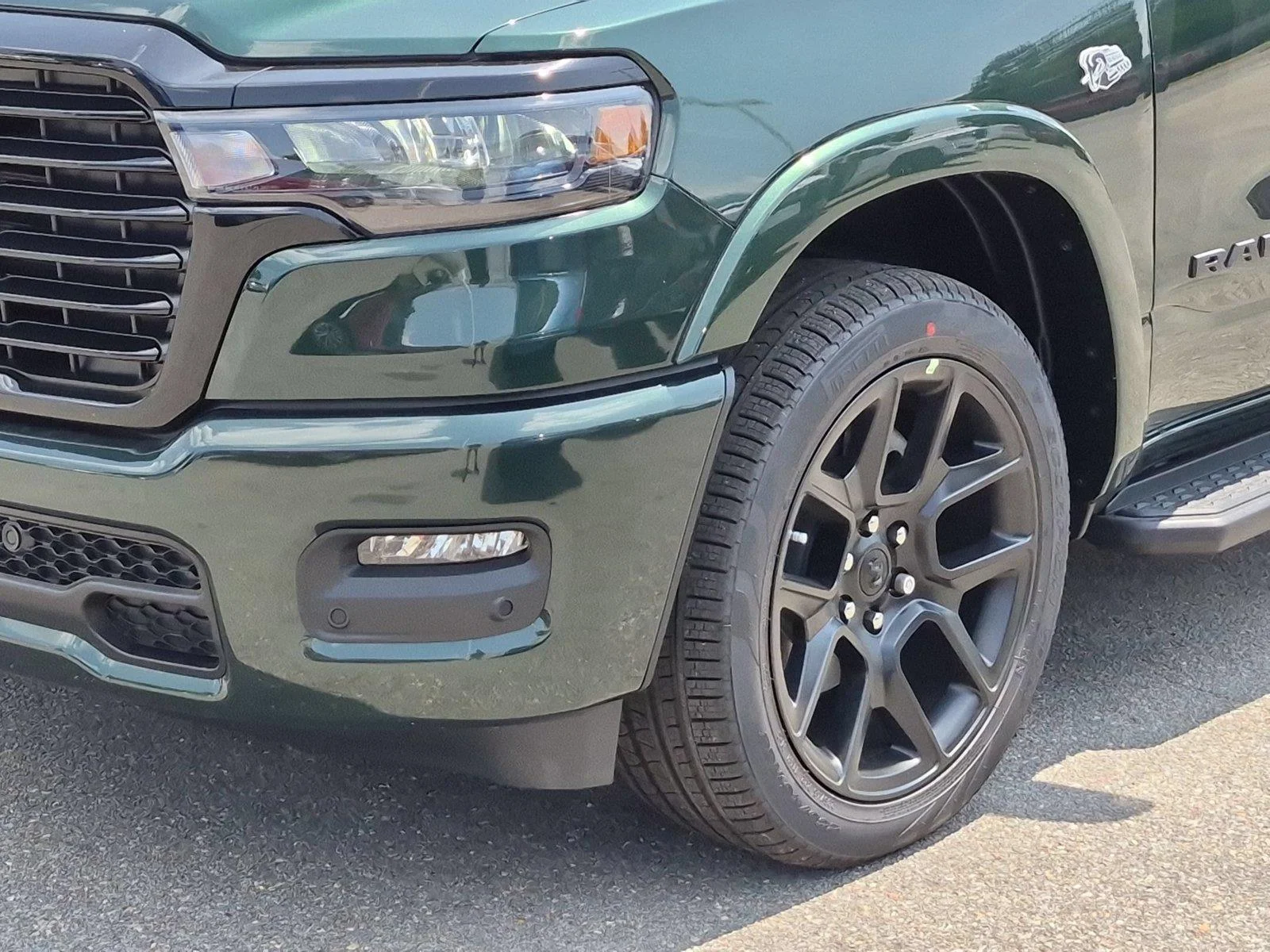 New 2026 Serrano-Green Metallic Exterior Paint RAM Laramie image 9