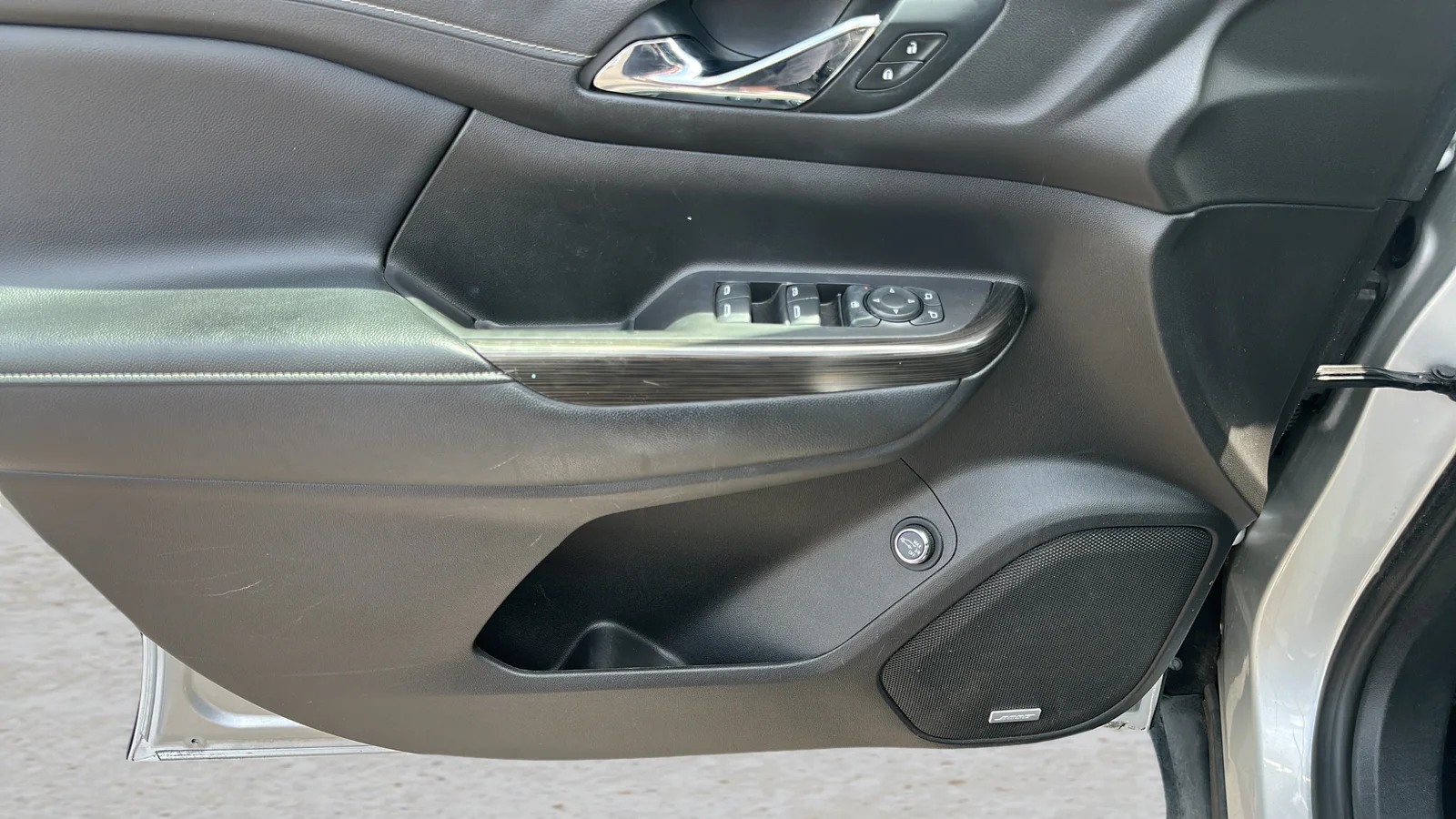 Used 2019 Silver GMC SLT-1 image 18