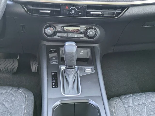 New 2026 Aspen White TriCoat / Super Black Two-tone Nissan SV image 19